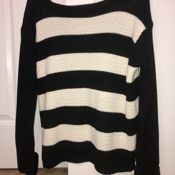 Black and white sweater - Picture 2 of 2